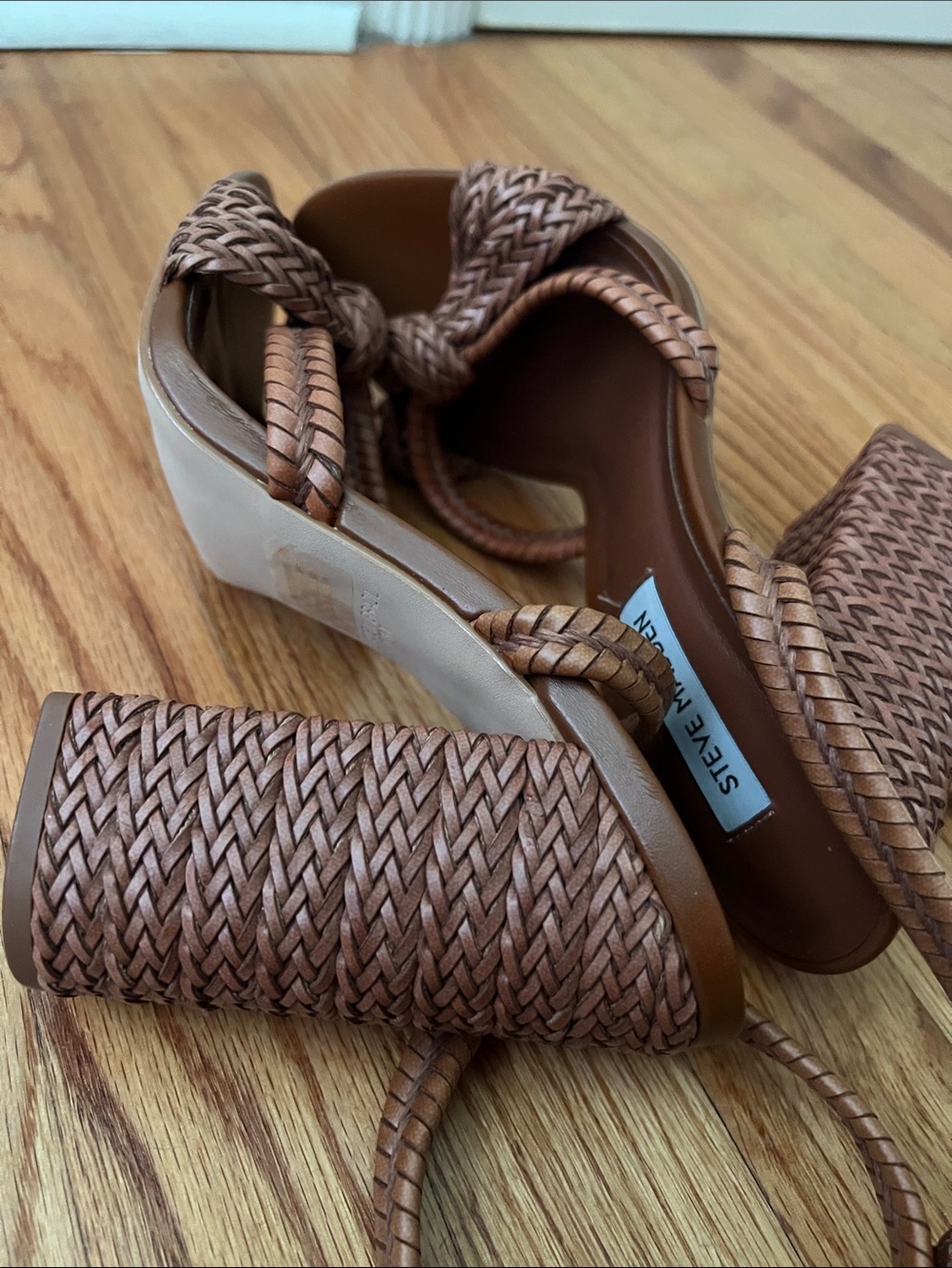 NEW STEVE MADDEN women's malou woven heel sandal in cognac 10M - Picture 13 of 16